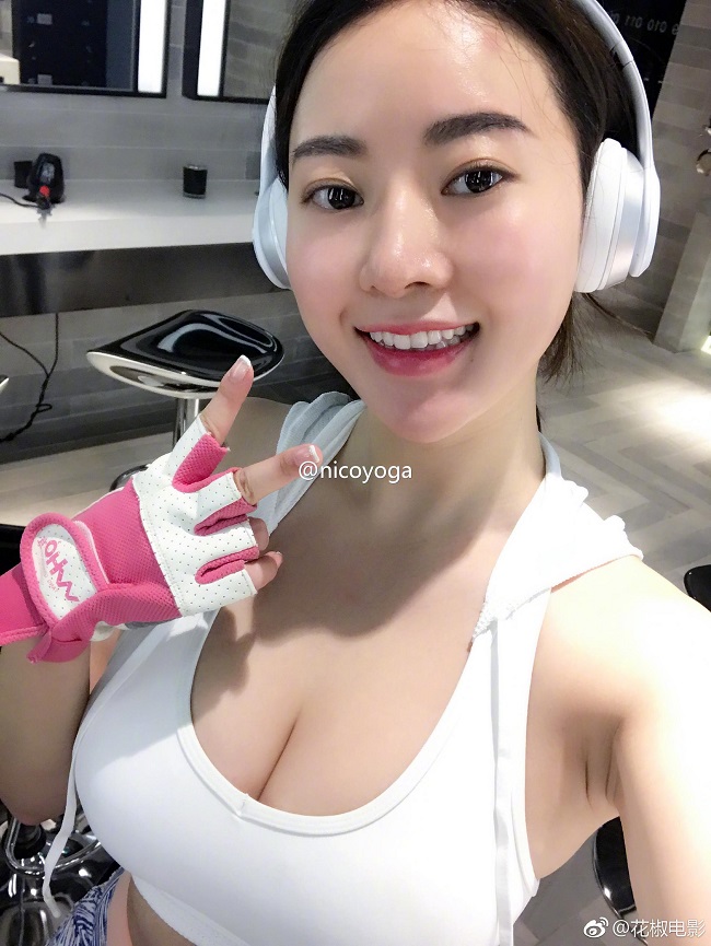 Đặc biệt, Tưởng Phinh Đình thường tập các bài hít thở trong yoga để tăng kích cỡ vòng 1.