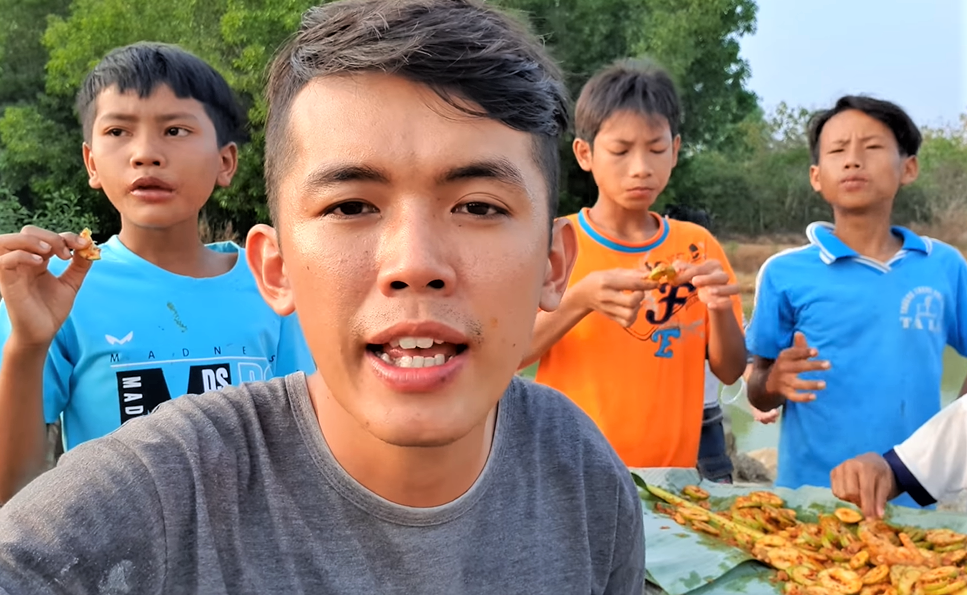 "YouTuber nghèo nhất VN" có nguy cơ bị mất kênh: Sự thật bất ngờ - 2
