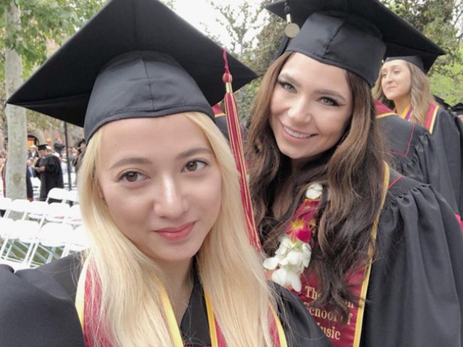 Xuân Nghi cũng đã hoàn thành việc học, tốt nghiệp trường University of Southern California (Đại học Nam California).