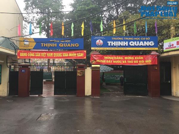 Trường vắng tanh vì nghỉ phòng chống virus corona, vẫn có phụ huynh &#34;đội mưa&#34; đưa con đến lớp - 1