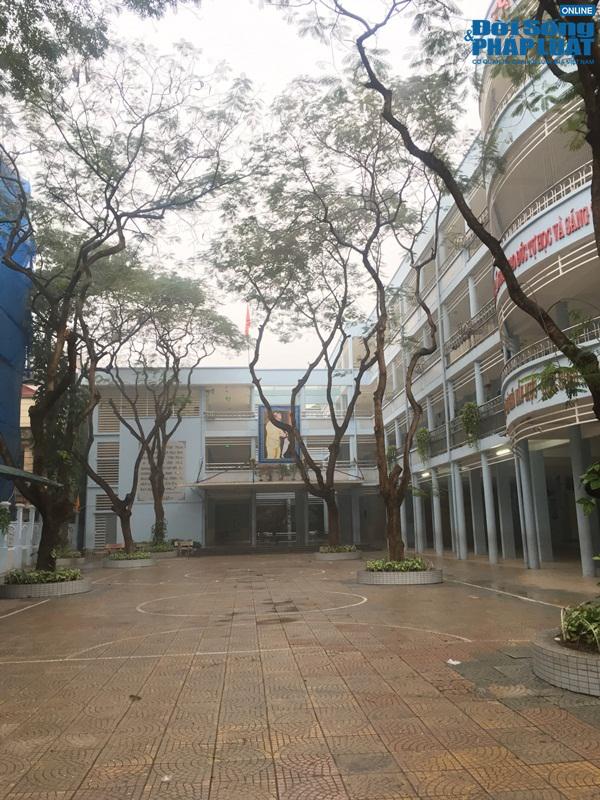 Không gian vắng vẻ bên trong trường Tiểu học Quan Hoa, Hà Nội.