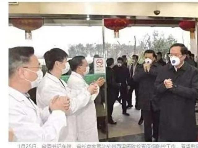 Virus Corona: Dân TQ giận dữ với hình ảnh quan chức đeo khẩu trang “xịn” hơn bác sĩ