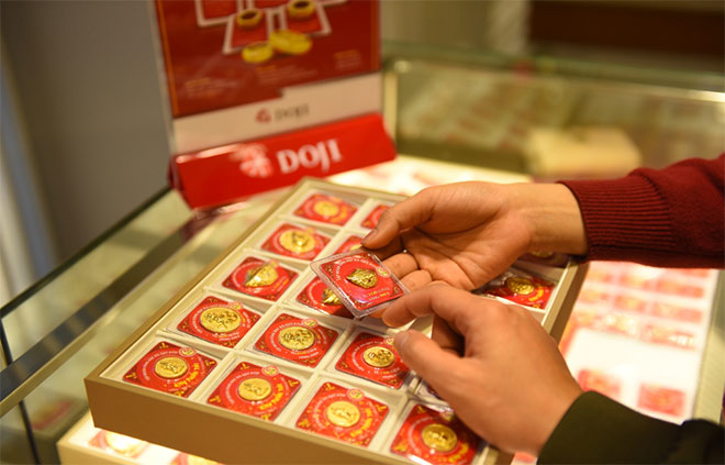 Thần Tài Canh Tý năm nay, dòng vàng ép vỉ đúc hình con Tý – linh vật năm 2020 gồm Đồng vàng Kim Tý Chiêu Tài, Kim Tý Chiêu Lộc và Âu Vàng Phúc Long – siêu phẩm độc quyền của DOJI là những sản phẩm được săn lùng.