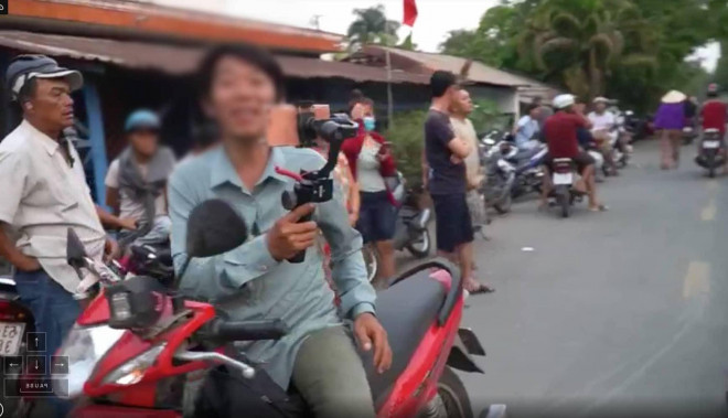 Một người livestream tại nơi truy bắt Lê Quốc Tuấn