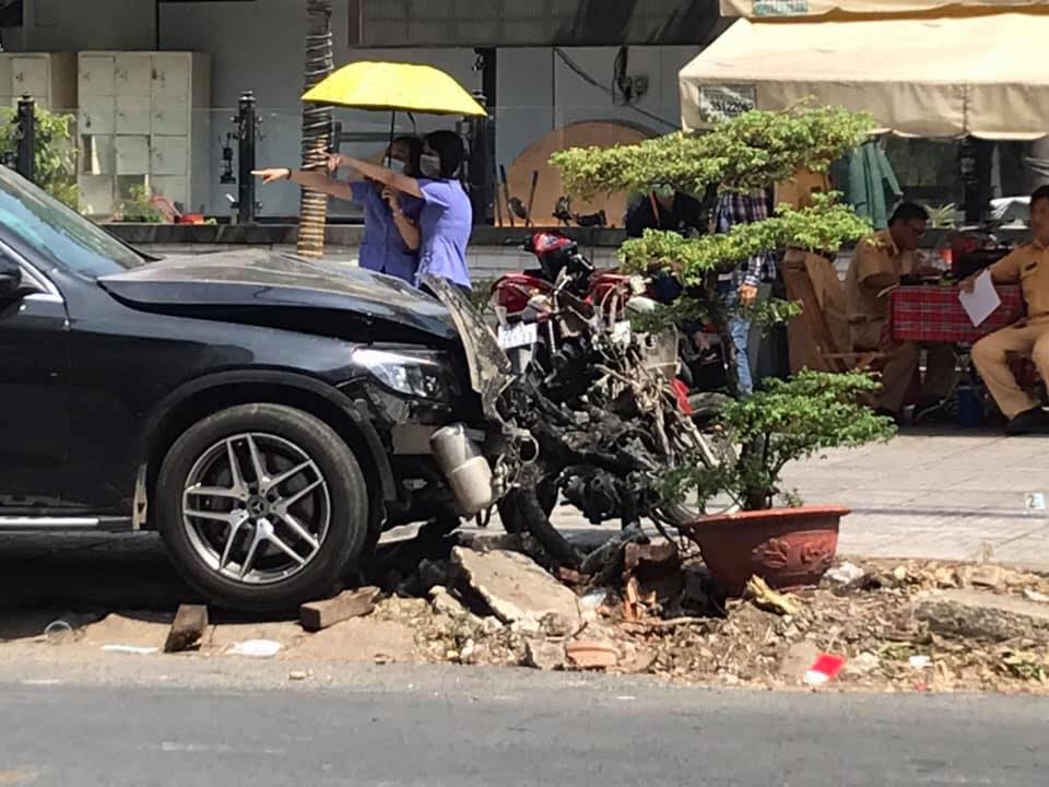 Sáng 4/2, công an và các đơn vị liên quan tổ chức thực nghiệm hiện trường vụ tai nạn trên đường Hồng Hà (quận Phú Nhuận)