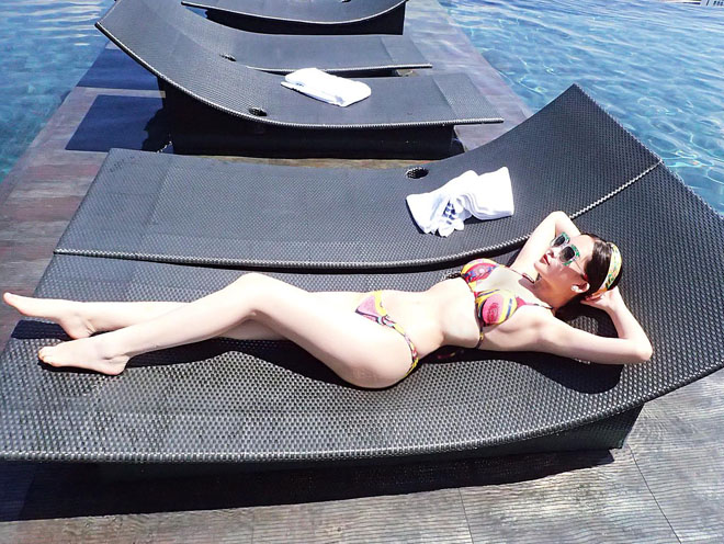 Mẹo "ăn gian" giúp Lê Âu Ngân Anh mặc bikini Dolce Gabbana lỗi mốt vẫn nóng bỏng - 6