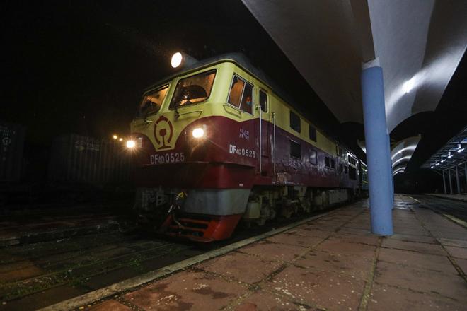 23h20 ngày 3/2, tàu liên vận Hà Nội - Nam Ninh cập ga Đồng Đăng (Lạng Sơn) để làm thủ tục nhập cảnh rồi sau đó tiếp tục hành trình tới ga Gia Lâm (Hà Nội).