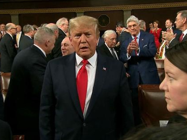 Thế giới - Sắp thoát luận tội, Tổng thống Trump "trở lại mạnh mẽ"