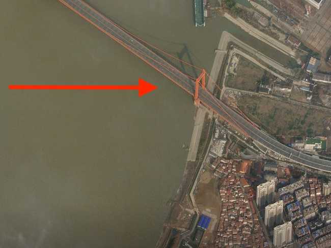 Đến ngày 28 tháng 1, cây cầu hoàn toàn không một bóng xe cộ.