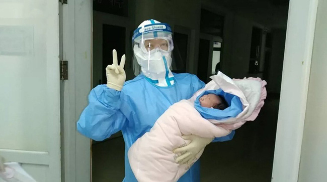 Một trẻ sơ sinh 2 tháng tuổi tại Trung Quốc nhiễm virus Corona.