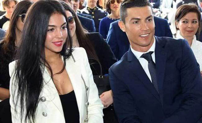 Ronaldo sinh nhật tuổi 35: Muốn đá đến 40 tuổi, bị mỹ nhân lộ ảnh nóng "đá xoáy" - 2