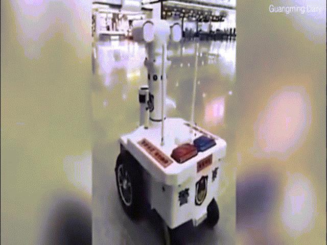 Thế giới - Đối phó virus Corona, Trung Quốc dùng "biệt đội" robot tuần tra