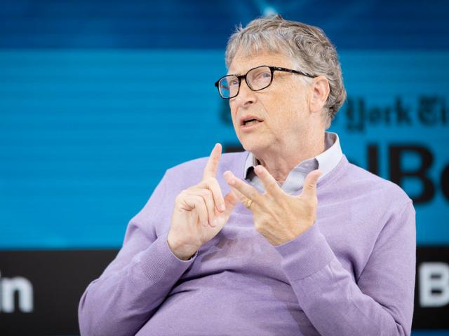 Vợ chồng tỷ phú Bill Gates xuất 100 triệu USD chống virus Corona