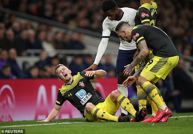 James Ward-Prowse dính chấn thương sau pha tranh bóng với Sessegnon của Tottenham