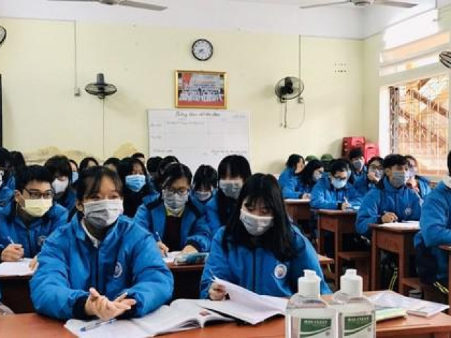 Giáo dục - du học - "Nghỉ ở nhà buồn lắm", học sinh Hải Phòng đeo khẩu trang trở lại lớp giữa dịch nCoV