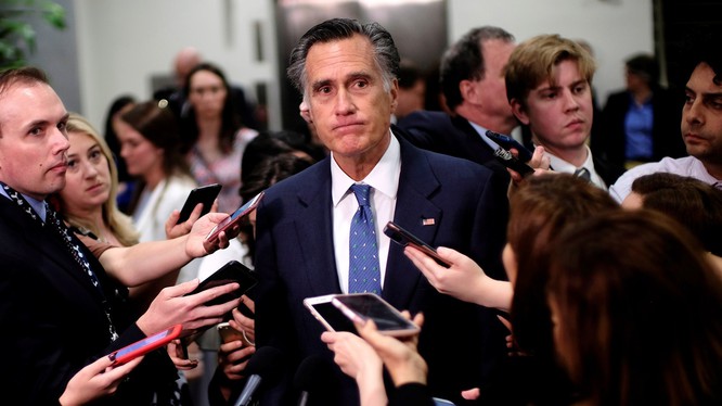 Ông Mitt Romney – thượng nghị sĩ duy nhất bỏ phiếu ủng hộ luận tội Tổng thống (ảnh: The Hill)