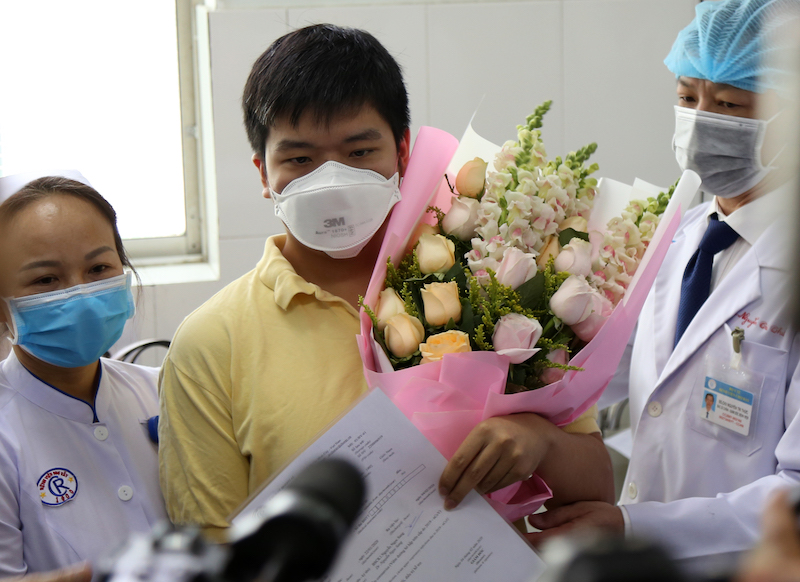 Anh Li Zichao (28 tuổi, người Trung Quốc) là bệnh nhân đầu tiên được chữa khỏi bệnh nCoV tại Việt Nam