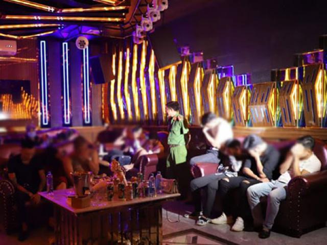 Pháp luật - Hàng chục nam nữ thanh niên "thác loạn" trong quán karaoke