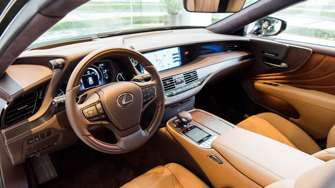 Không gian nội thất sang trọng, tiện nghi của LS500h phiên bản 2020
