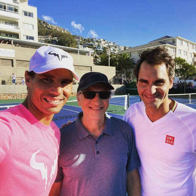 Trên Facebook cá nhân, Federer vui vẻ khoe ảnh mới chụp cùng Nadal và tỷ phú Bill Gates ở Nam Phi