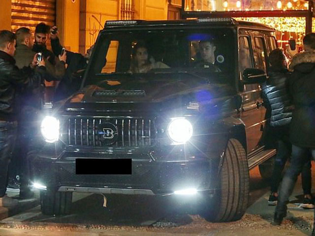 Tin tức ô tô - Cristiano Ronaldo được bạn gái tặng Brabus G V12 900 "1 of 10" nhân dịp sinh nhật tuổi 35