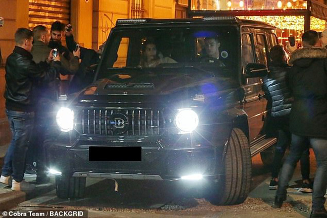 Cristiano Ronaldo được bạn gái tặng Brabus G V12 900 "1 of 10" nhân dịp sinh nhật tuổi 35 - 1