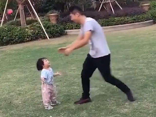 Video Clip Cười - Khi các ông bố trẻ được giao nhiệm vụ ở nhà trông con