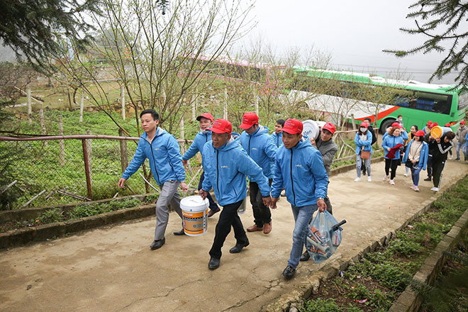 CNCNV Tập đoàn sơn Inno Paints tham gia từ thiện tại Tả Giàng Phình