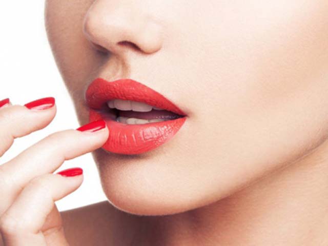 Cách để đôi môi trở nên mịn màng, mướt mát mùa lạnh thật dễ dàng