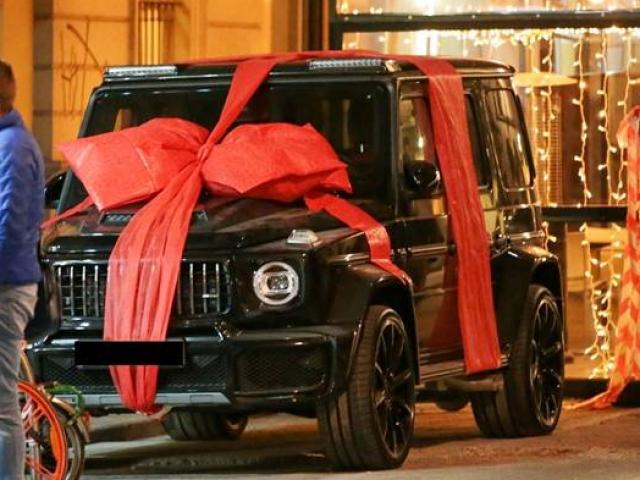 Kinh doanh - Bạn gái Cristiano Ronaldo vừa khiến fan "choáng" với hành động chịu chơi này!