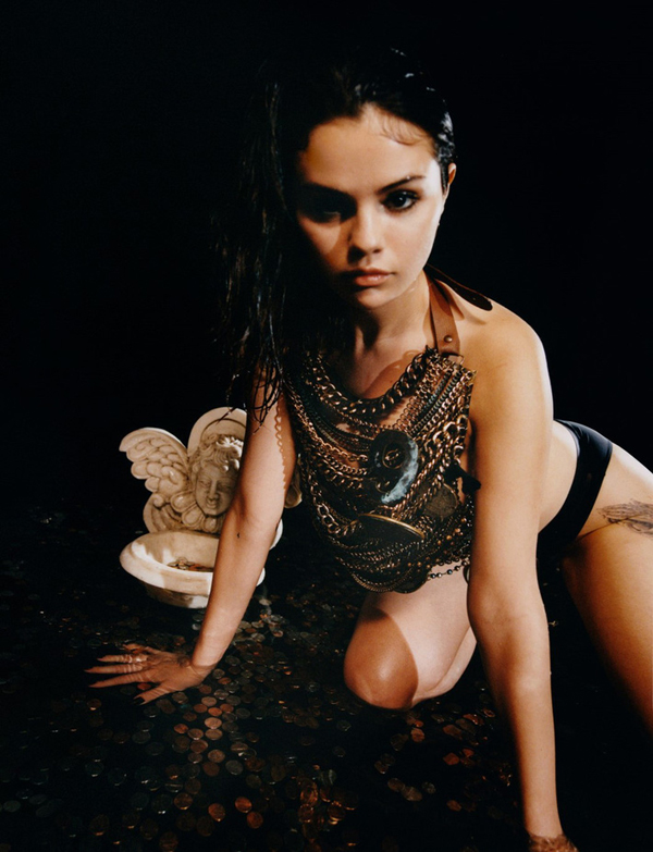 Bộ ảnh khoe dáng tròn trịa của Selena Gomez - 7