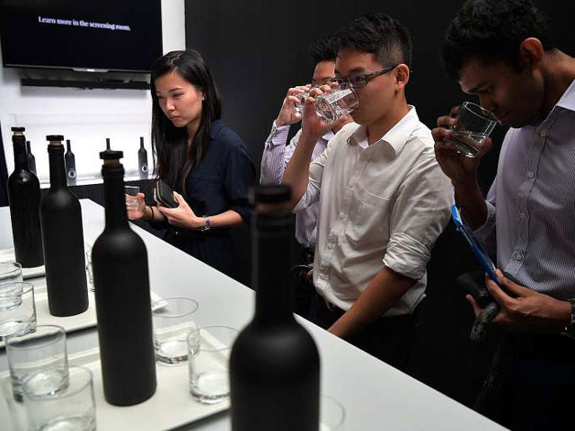 Thị trường - Tiêu dùng - Chai nước lọc giá 30 triệu và "sự thật" doanh nghiệp muốn gửi đằng sau