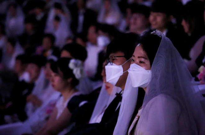 Những hình ảnh đáng kinh ngạc về đám cưới tập thể của 6.000 cặp đôi giữa thời virus Corona - 3