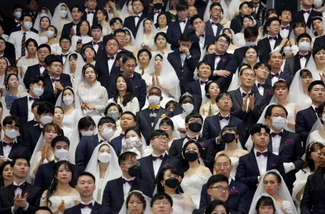Những hình ảnh đáng kinh ngạc về đám cưới tập thể của 6.000 cặp đôi giữa thời virus Corona - 6