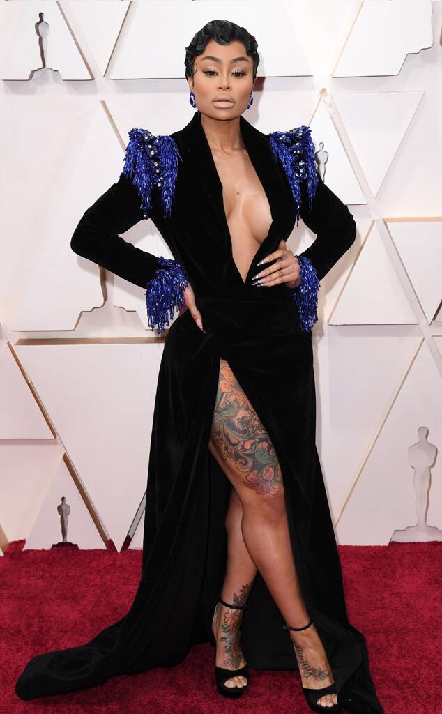Blac Chyna khoe hình xăm trên thảm
đỏ