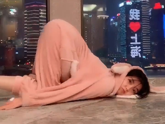 Video Clip Cười - Những "trò con bò" trên mạng xã hội mùa "tránh dịch"