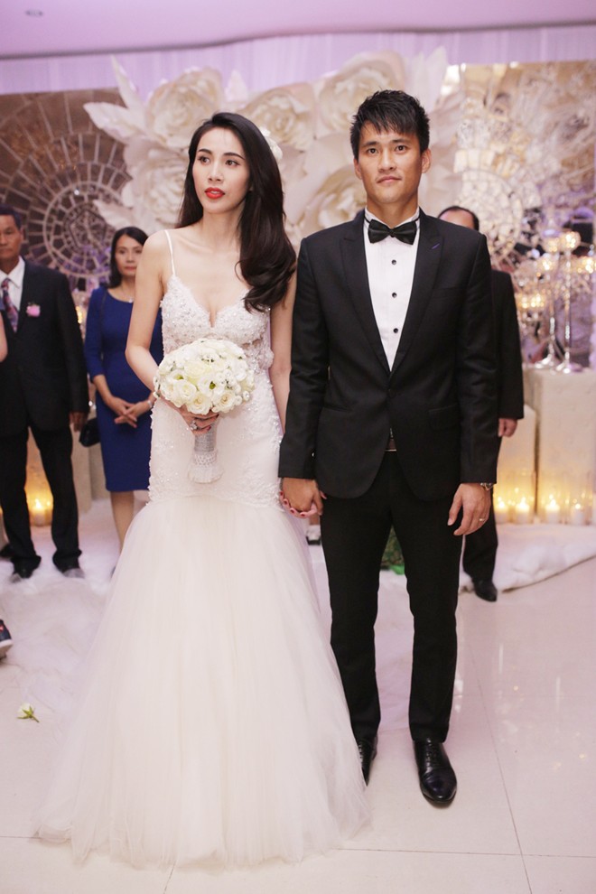 Váy cưới của Quỳnh Anh - vợ Duy Mạnh tốn tiền tỷ, đắt nhất hội vợ cầu thủ - 10