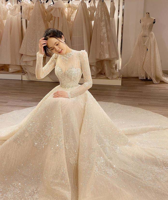 Váy cưới của Quỳnh Anh - vợ Duy Mạnh tốn tiền tỷ, đắt nhất hội vợ cầu thủ - 7