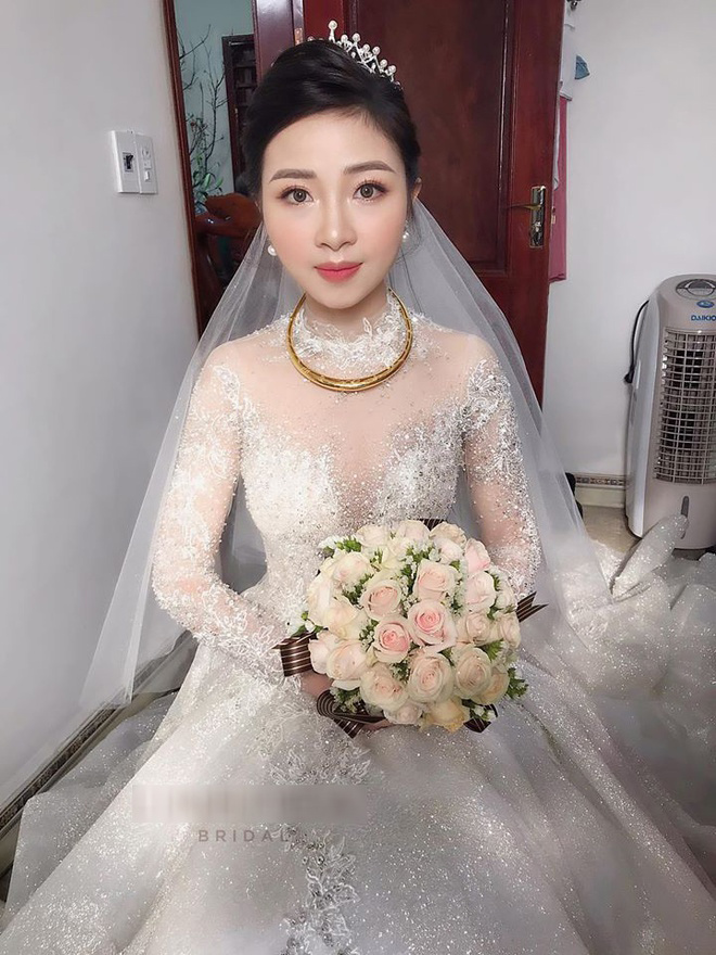 Váy cưới của Quỳnh Anh - vợ Duy Mạnh tốn tiền tỷ, đắt nhất hội vợ cầu thủ - 8
