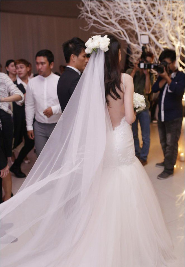 Váy cưới của Quỳnh Anh - vợ Duy Mạnh tốn tiền tỷ, đắt nhất hội vợ cầu thủ - 11