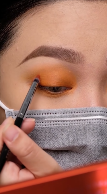 Học "phù thủy make up" hot nhất Việt Nam trang điểm vào mùa dịch Corona - 4