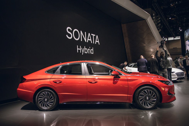 Hyundai trình làng Sonata Hybrid thế hệ mới tại Mỹ, Toyota Camry hybrid ‘đợi đấy’ - 3