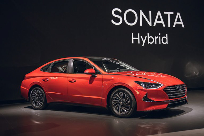 Hyundai trình làng Sonata Hybrid thế hệ mới tại Mỹ, Toyota Camry hybrid ‘đợi đấy’ - 1