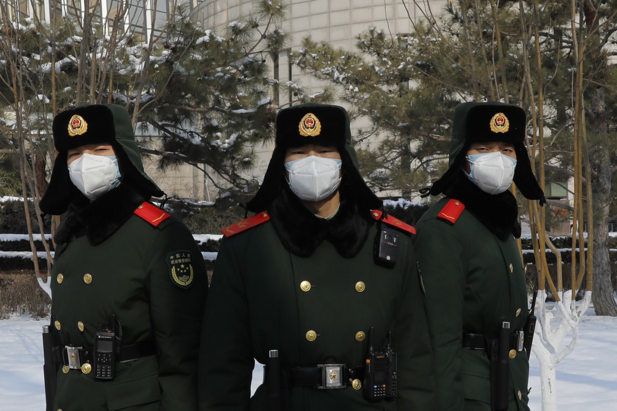 Cảnh sát Trung Quốc được tăng cường ở nhiều nơi nhằm phòng chống virus Corona (ảnh: SCMP)
