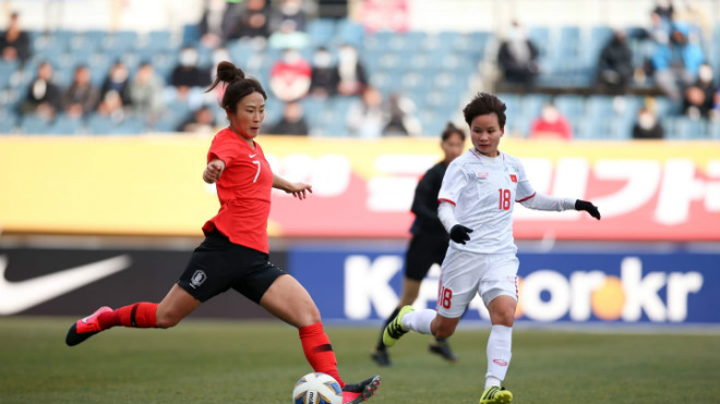ĐT nữ Việt Nam (áo trắng) có trận đấu bổ ích với đối thủ trên cơ Hàn Quốc để chuẩn bị cho 2 lượt trận play-off đầu tháng tới săn vé dự Olympic 2020