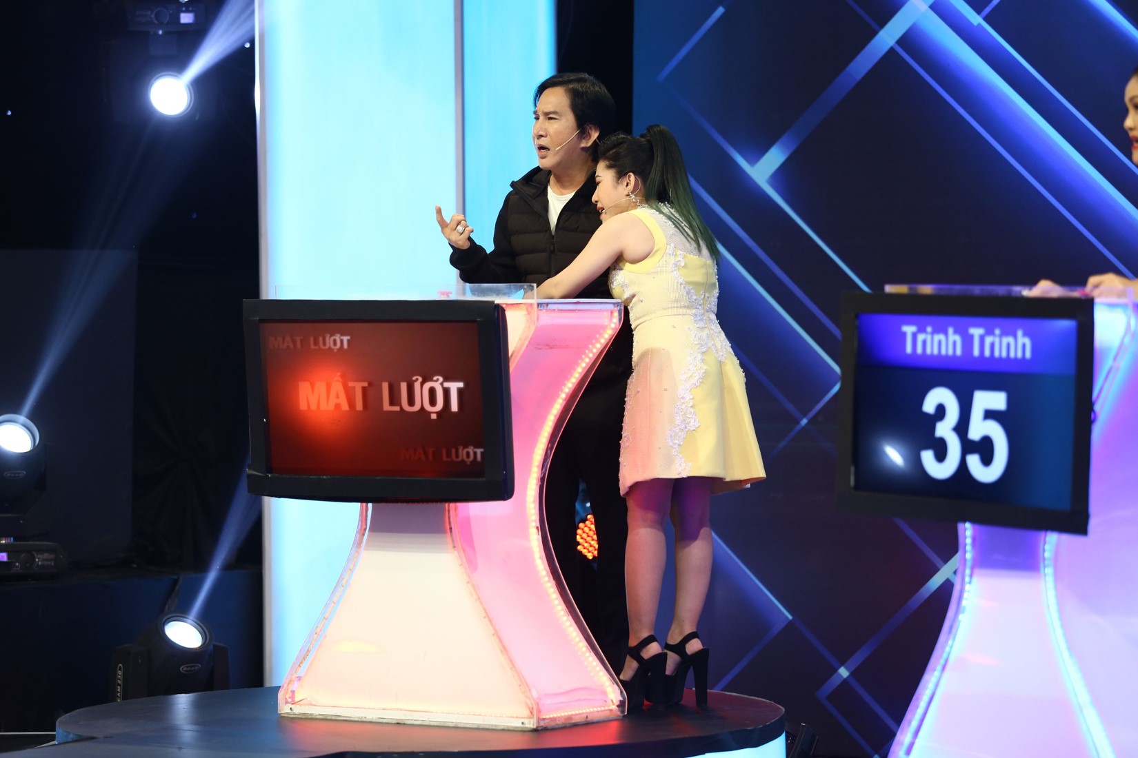 NSƯT Kim Tử Long bất chấp, quyết đối đầu vợ con trên sóng truyền hình - 3