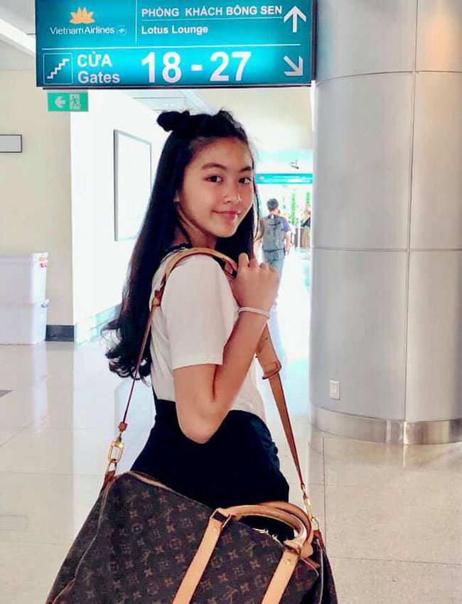 Dù mới 14 tuổi nhưng cô bé đã cao 1,72m và có gương mặt xinh như hoa hậu.