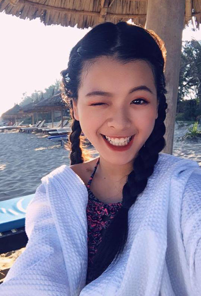 Hồng Khanh được nhiều người yêu mến vì có vẻ ngoài xinh xắn, dễ thương và gu ăn mặc khá sành điệu.