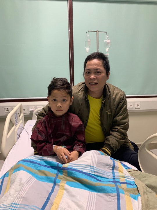 Bé trai 7 tuổi bị vỡ gan do TNGT được các bác sĩ hồi sinh ngoạn mục - 1
