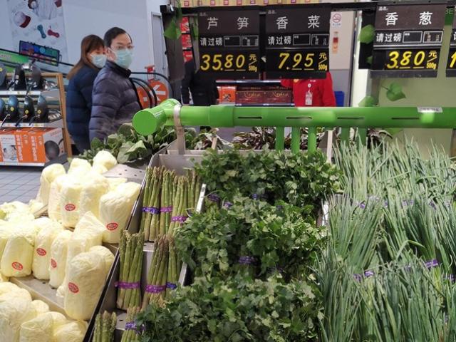 Thị trường - Tiêu dùng - Giữa dịch Corona, bán rau "cắt cổ", siêu thị bị phạt 3,3 tỷ